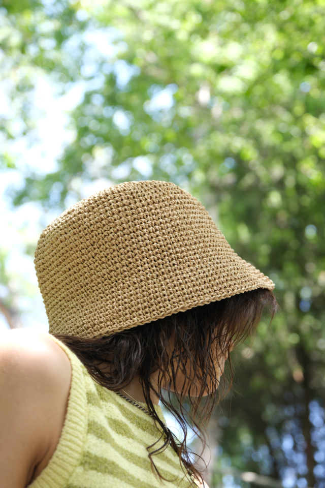 BEIGE BUCKET RAFFIA HAT