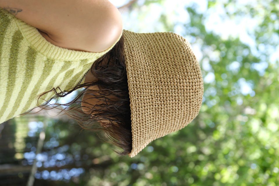 BEIGE BUCKET RAFFIA HAT